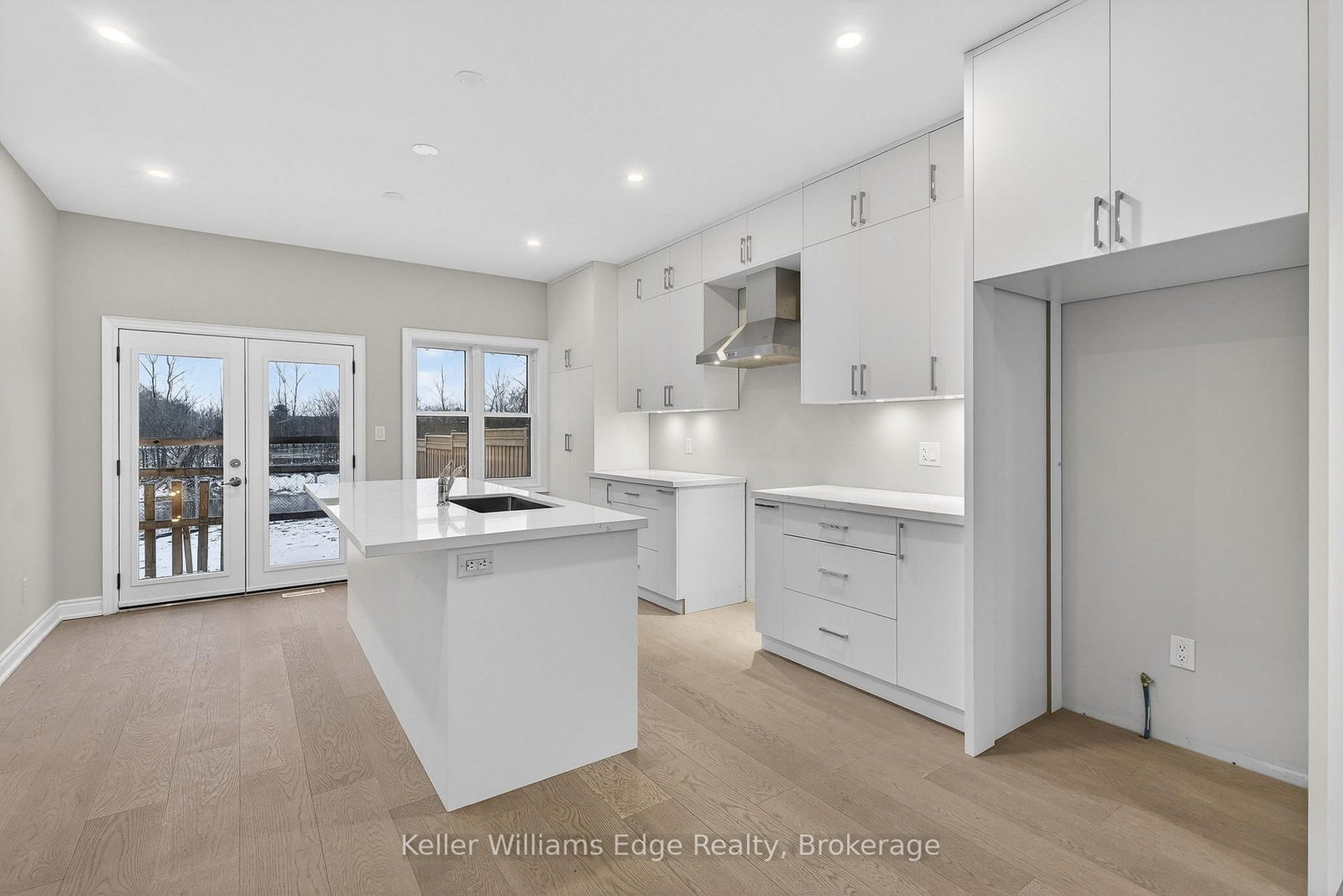 Detached House for sale at 201 Hetram Court, Fort Erie, Ontario, L0S 1B0 - Crystal Beach - MLS: X12899984