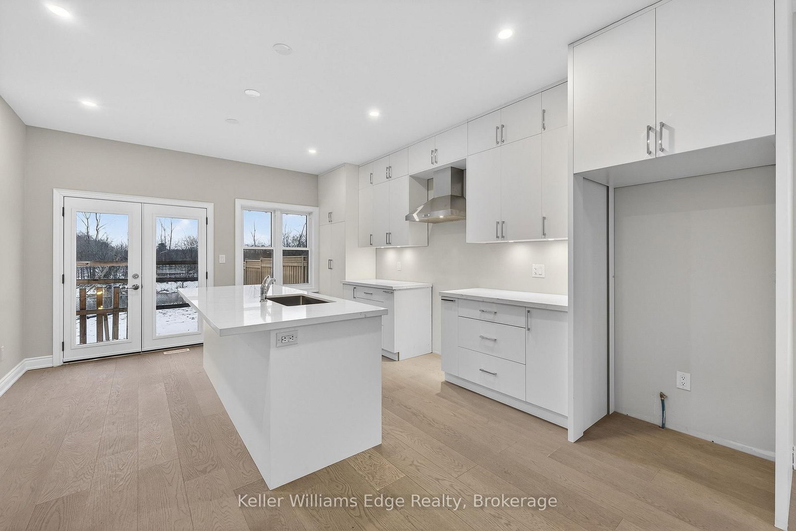 Detached House for sale at 201 Hetram Court, Fort Erie, Ontario, L0S 1B0 - Crystal Beach - MLS: X12899984