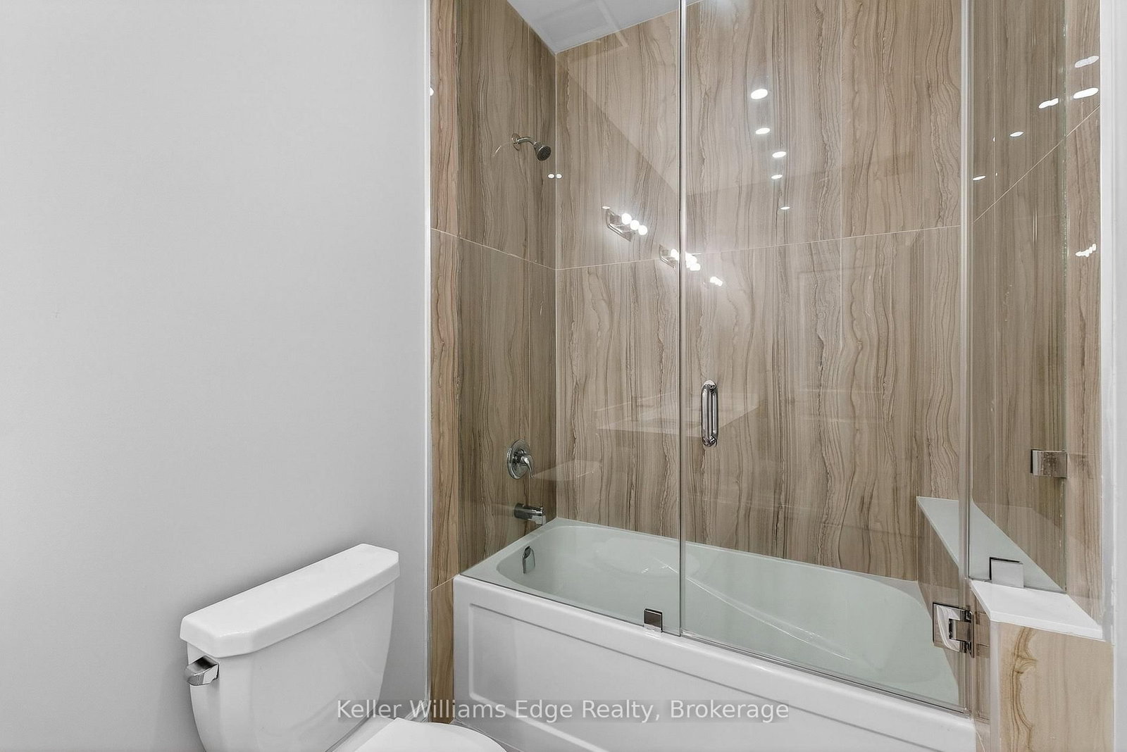 Detached House for sale at 201 Hetram Court, Fort Erie, Ontario, L0S 1B0 - Crystal Beach - MLS: X12899984