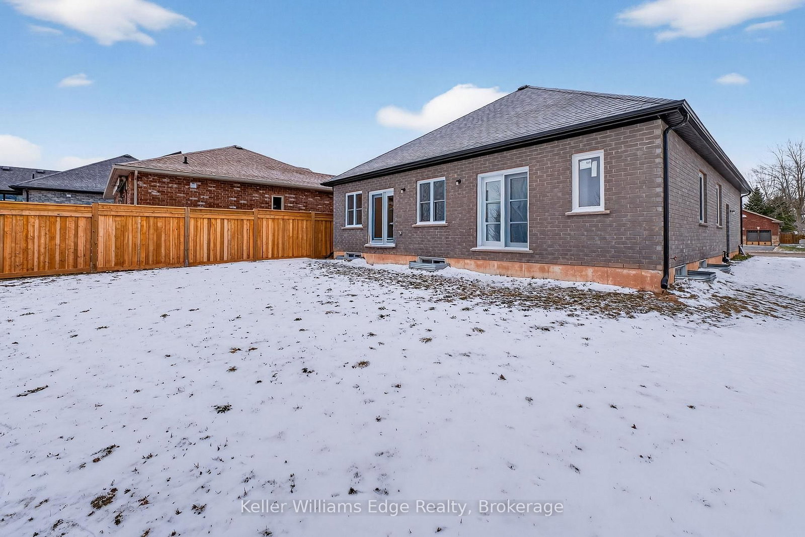 Detached House for sale at 201 Hetram Court, Fort Erie, Ontario, L0S 1B0 - Crystal Beach - MLS: X12899984