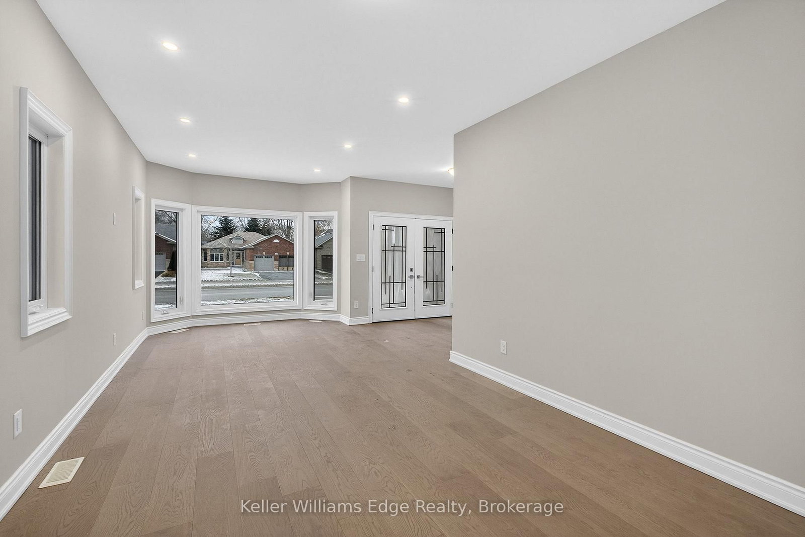 Detached House for sale at 201 Hetram Court, Fort Erie, Ontario, L0S 1B0 - Crystal Beach - MLS: X12899984