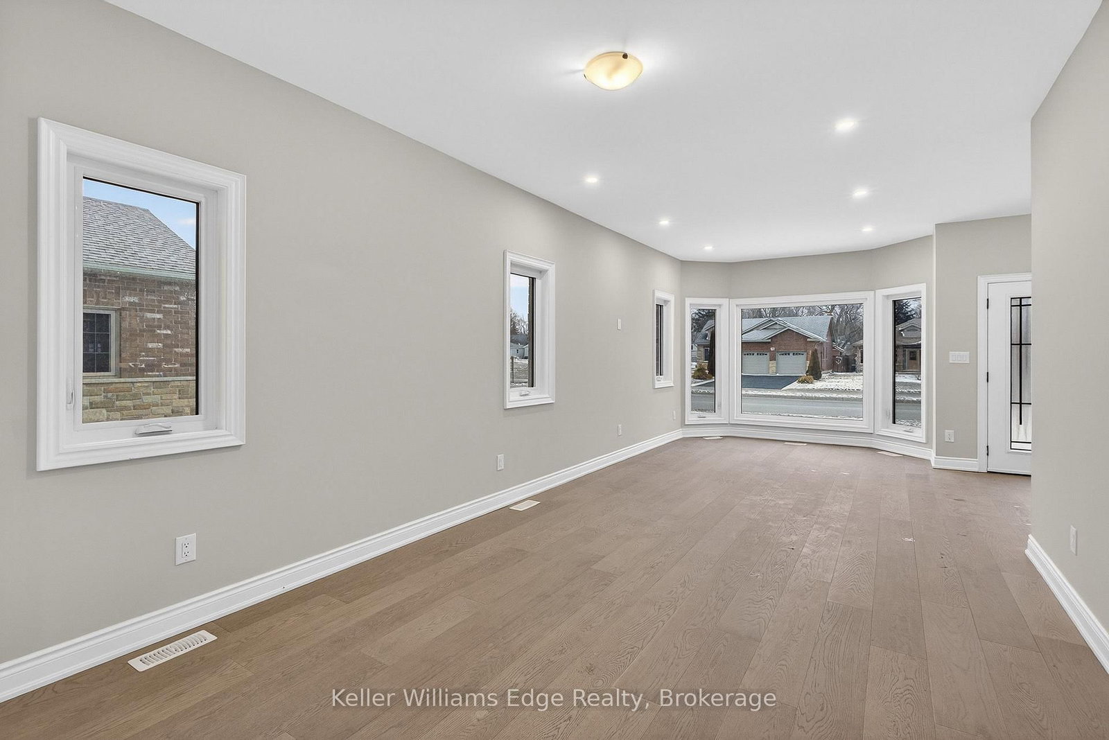 Detached House for sale at 201 Hetram Court, Fort Erie, Ontario, L0S 1B0 - Crystal Beach - MLS: X12899984