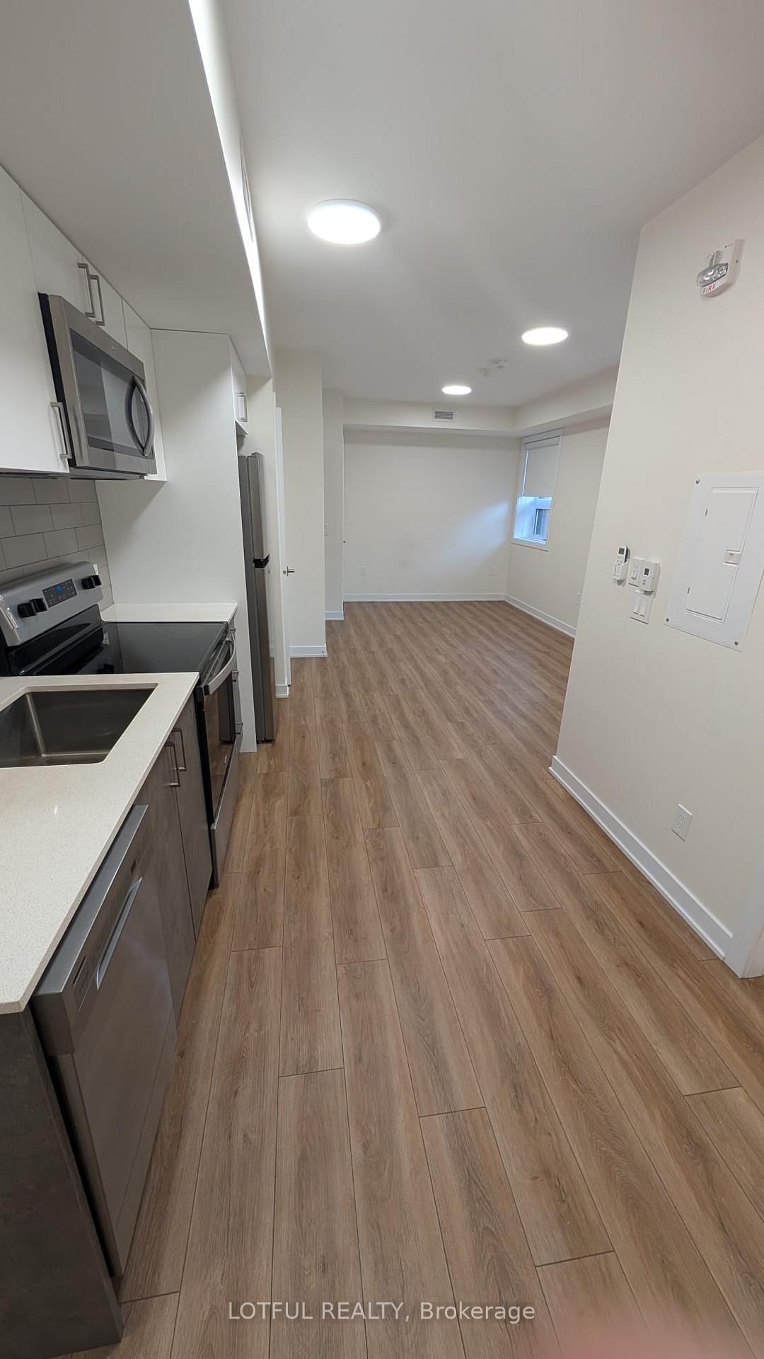 630 Churchill Avenue N, Unit B03 - Photo 3