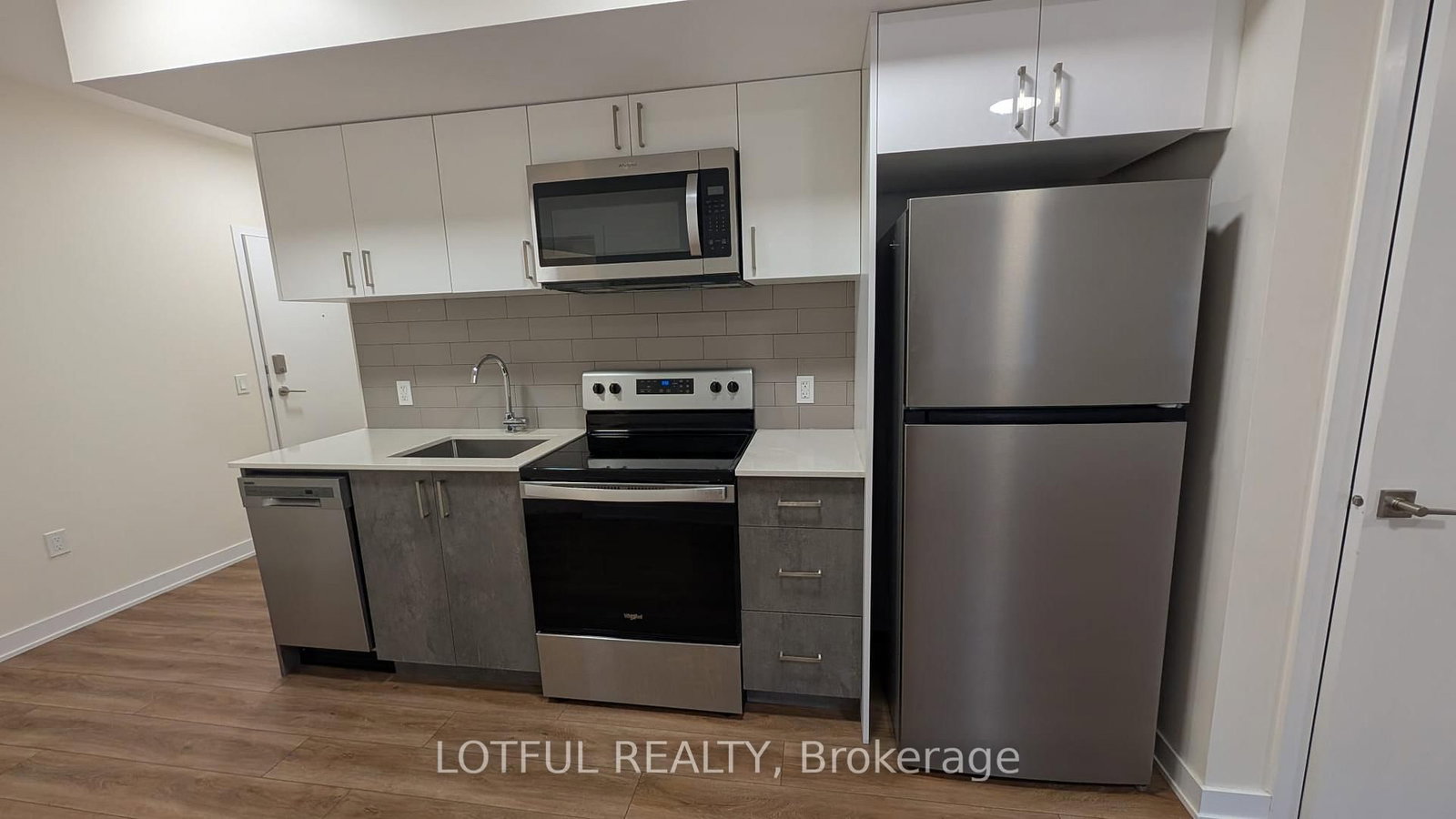 630 Churchill Avenue N, Unit B03 - Photo 5