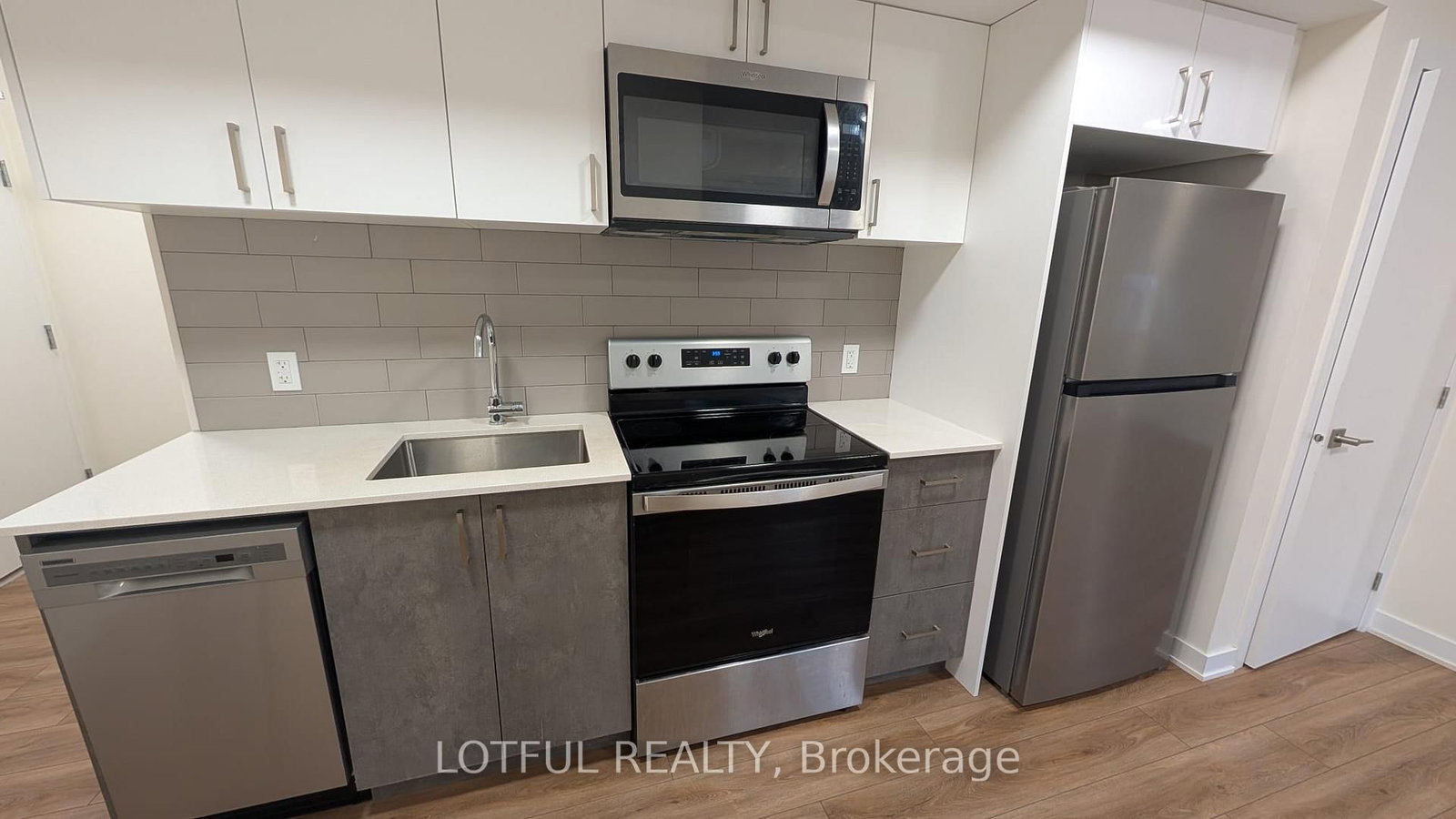630 Churchill Avenue N, Unit B03 - Photo 6