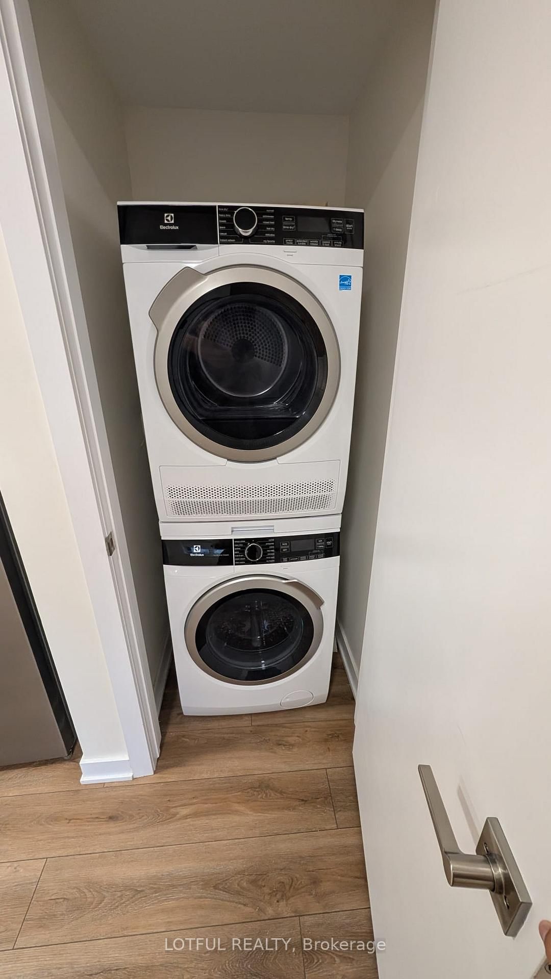 630 Churchill Avenue N, Unit B03 - Photo 7