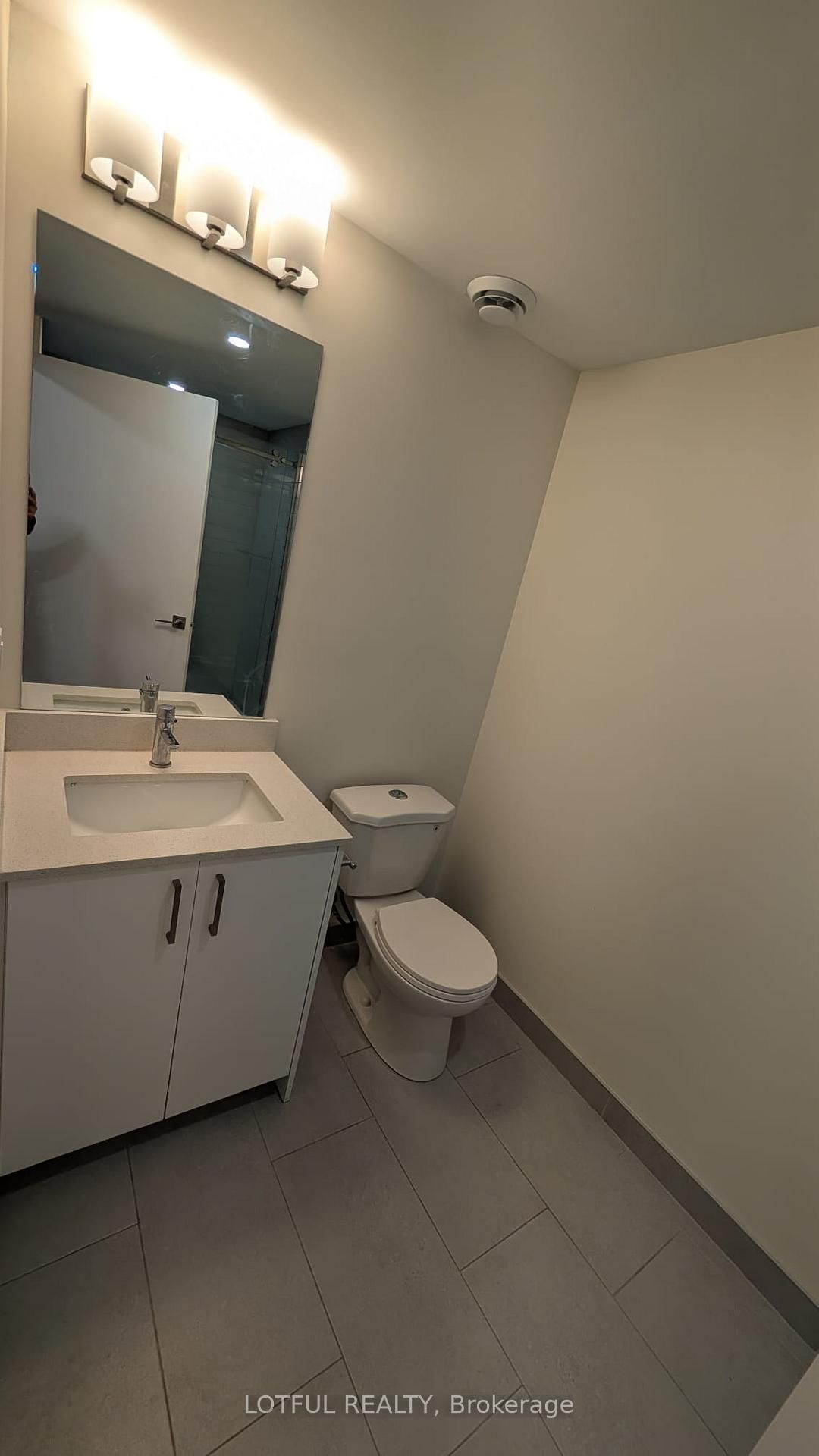 630 Churchill Avenue N, Unit B03 - Photo 9