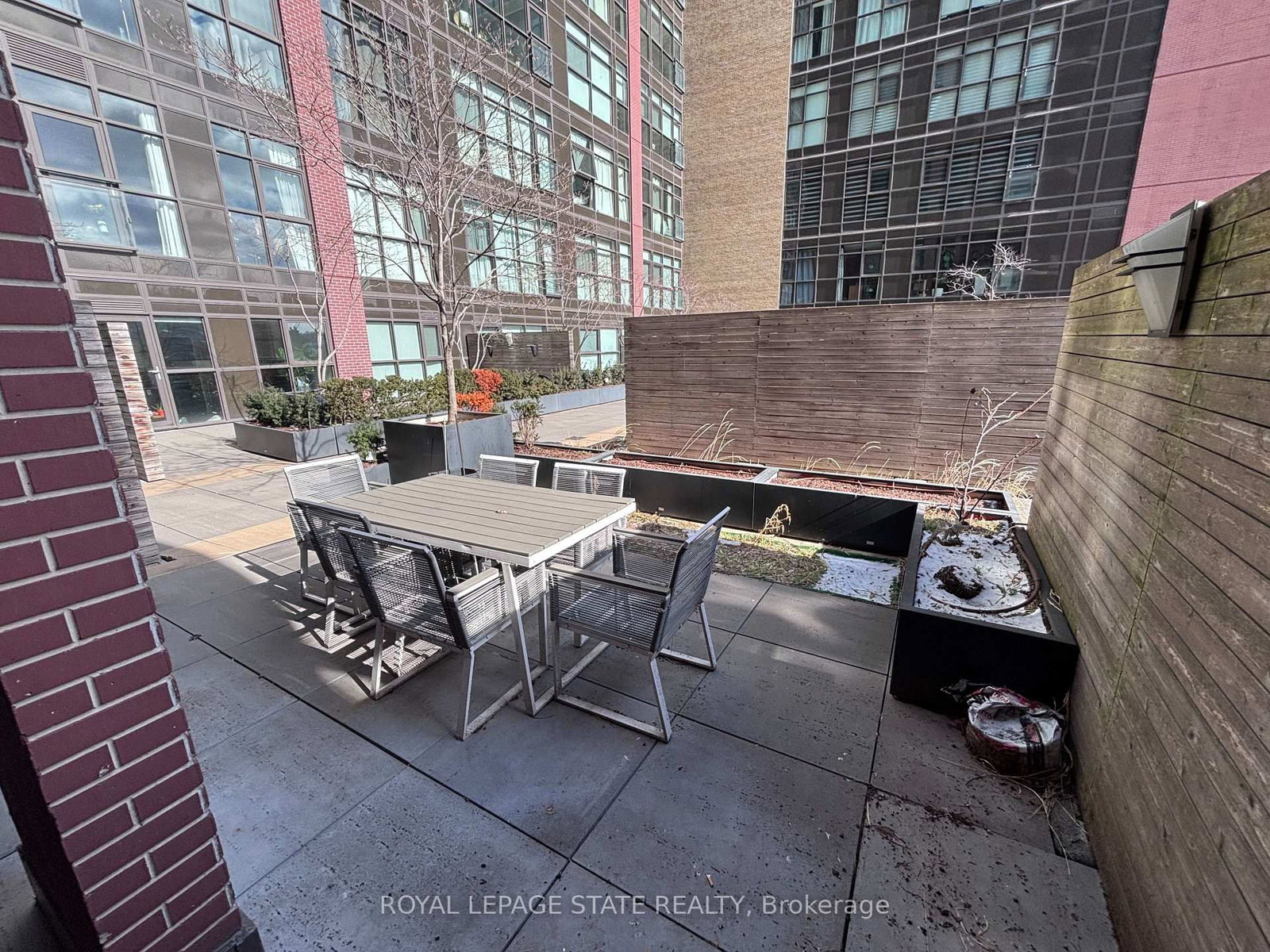 Condo for sale at 410-112 King Street, Hamilton, Ontario, L8N 1A8 - Beasley - MLS: X12900026