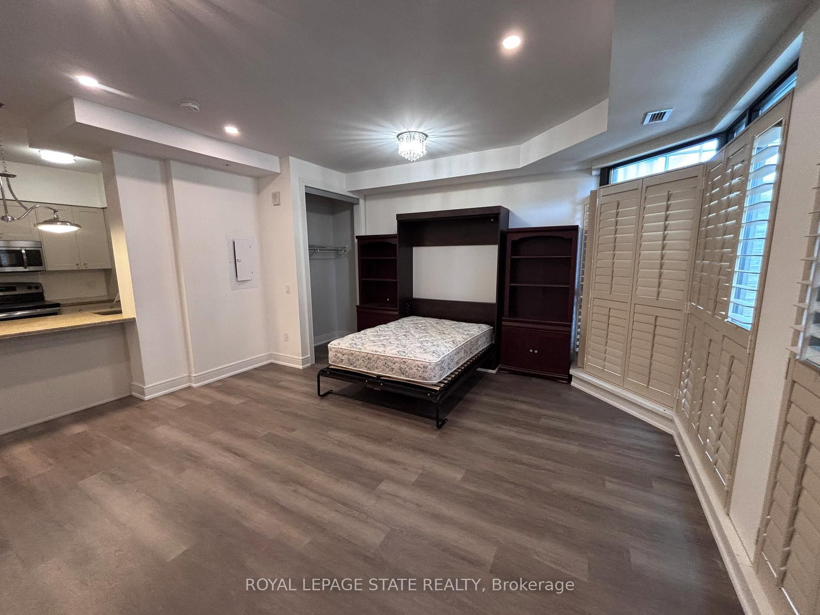 Condo for sale at 410-112 King Street, Hamilton, Ontario, L8N 1A8 - Beasley - MLS: X12900026