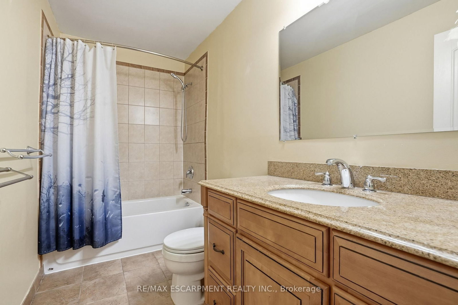 Townhouse for sale at U7-444 Stone Church Road, Hamilton, Ontario, L9B 1R1 - Gilkson - MLS: X12900124