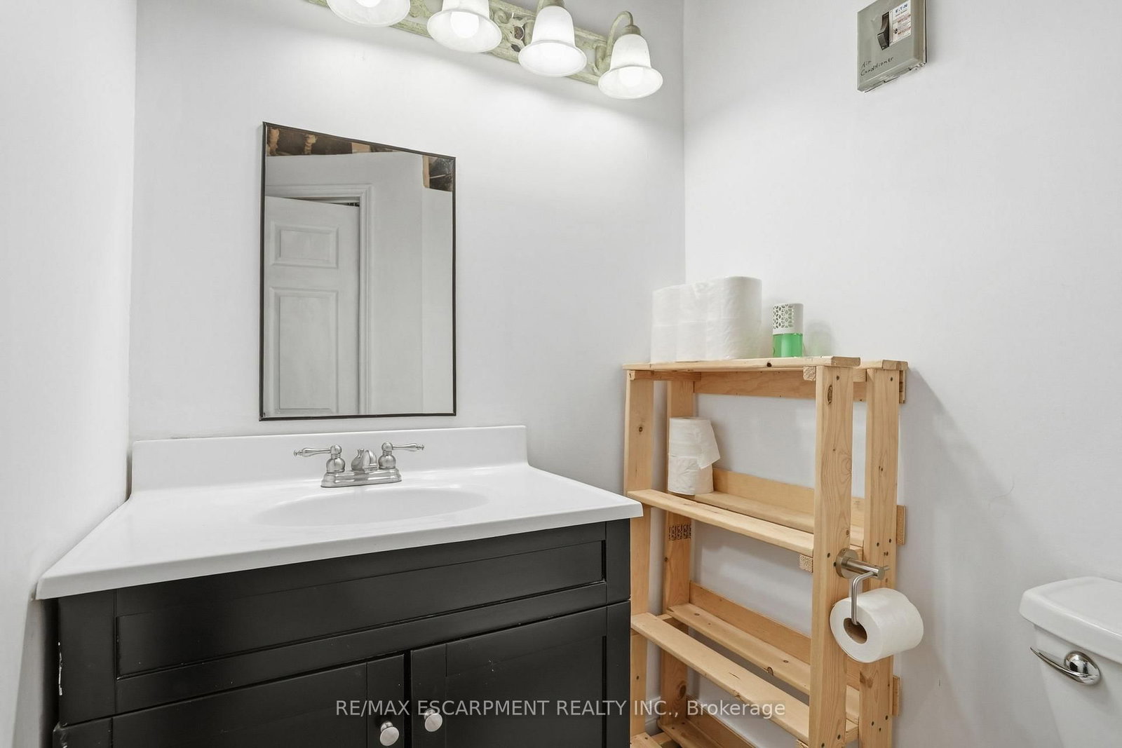 Townhouse for sale at U7-444 Stone Church Road, Hamilton, Ontario, L9B 1R1 - Gilkson - MLS: X12900124