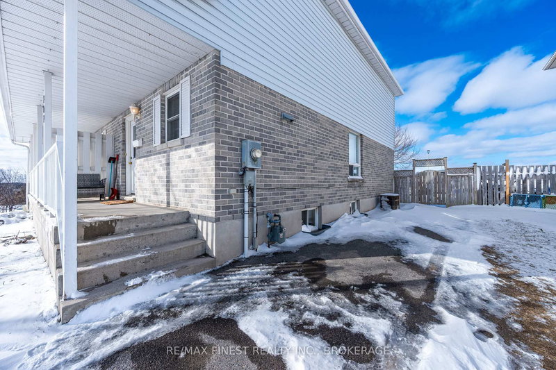 303 Conacher Dr, Kingston, K7K 7J6 | Image 3