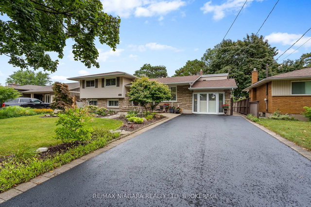 44 Lockview Crescent