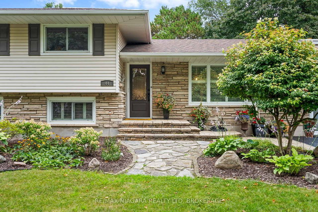 44 Lockview Crescent