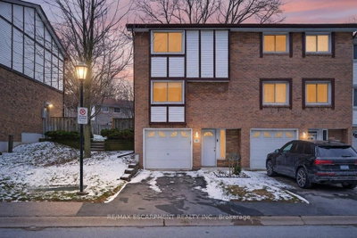 Townhouse sold at 90-145 RICE Avenue, Hamilton, Ontario, L9C 6R3 - Fessenden - MLS: X12900742