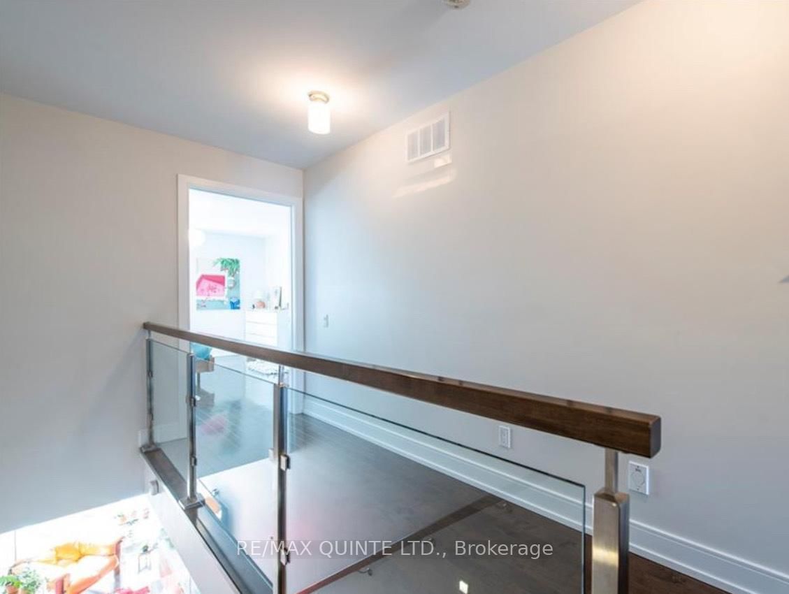 362 Roosevelt Avenue - Photo 18