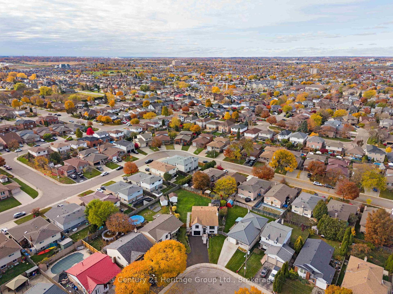 Detached House for sale at 26 Rama Court, Hamilton, Ontario, L8W 2B3 - Randall - MLS: X12901014