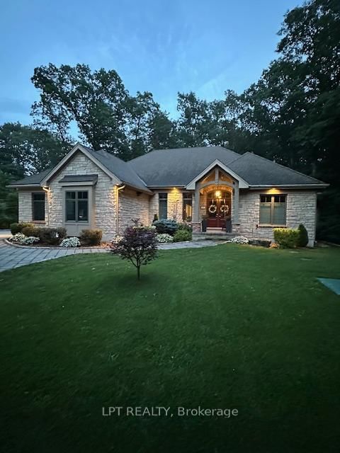 8695 Timberwood Tr, Lambton Shores, N0M 1T0 | Image 3