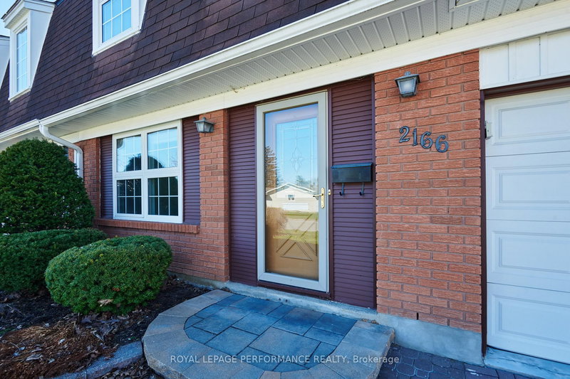 2166 Bickerton Ave, Ottawa, K1J 6Y3 | Image 3