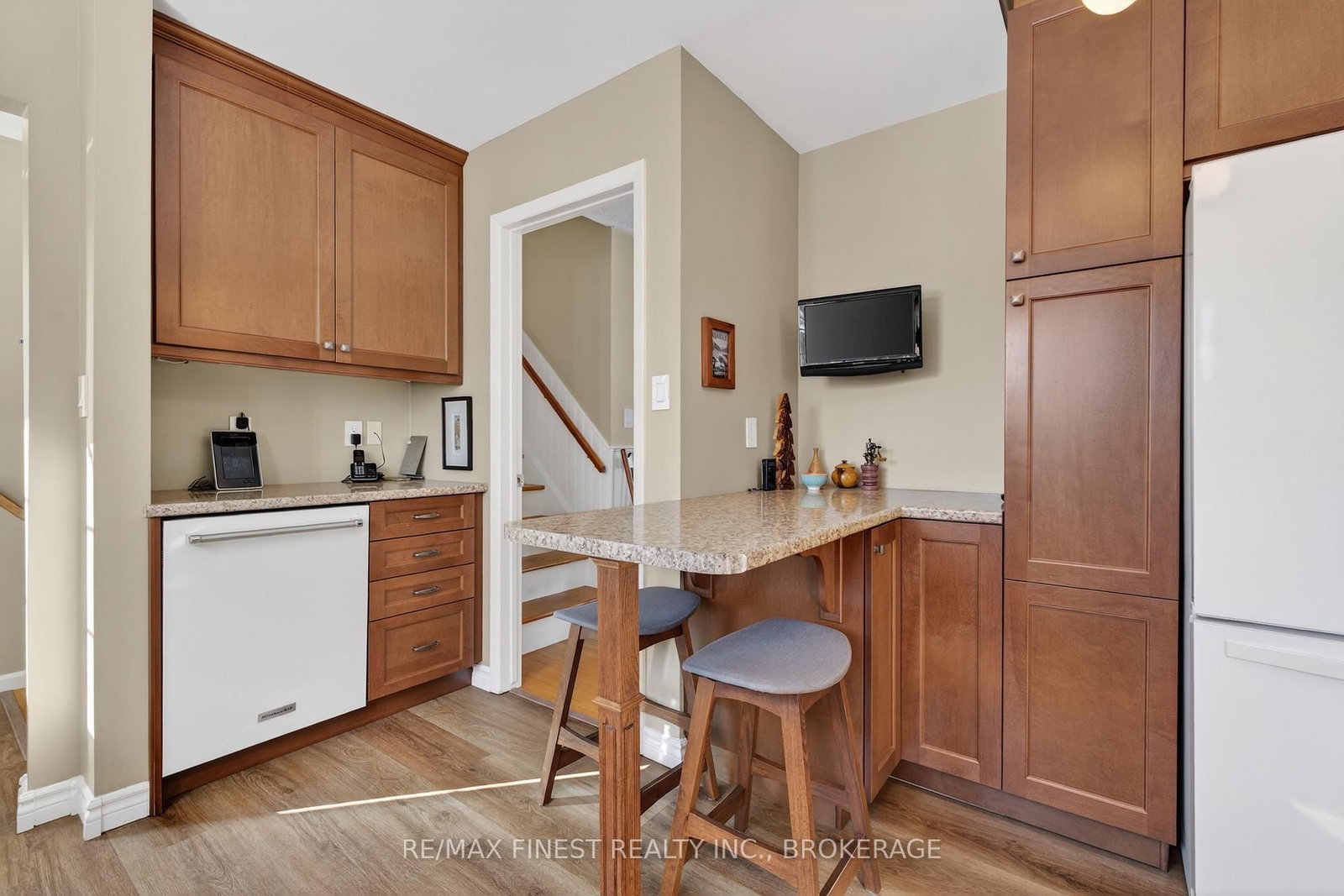 Listing Image 16