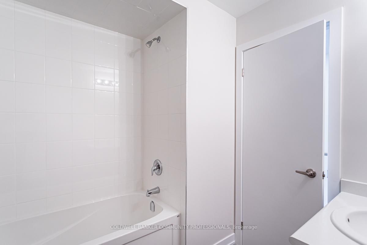 Townhouse for sale at 29 Wilings Lane, Hamilton, Ontario, L9G 0H3 - Ancaster - MLS: X12901294