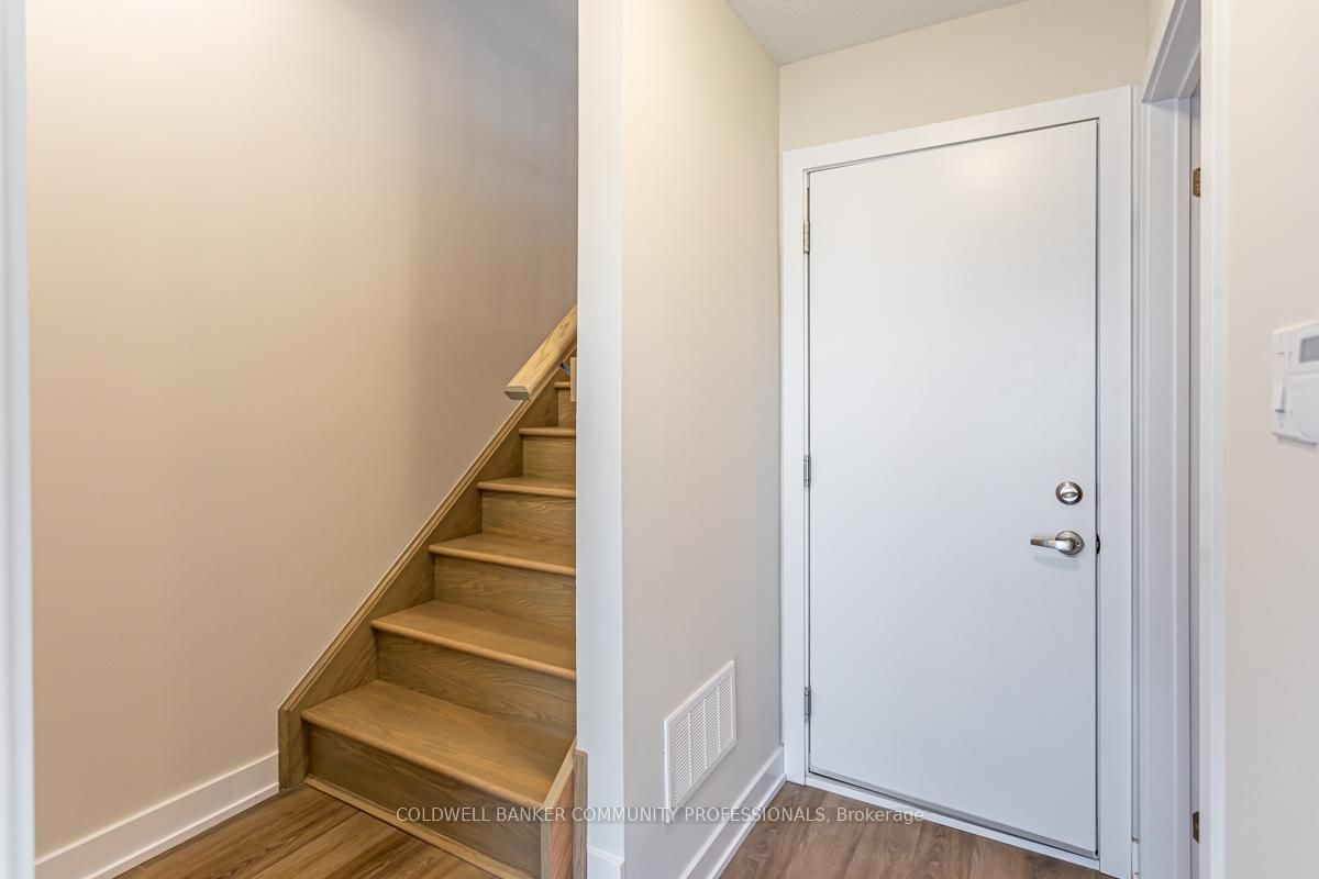 Townhouse for sale at 29 Wilings Lane, Hamilton, Ontario, L9G 0H3 - Ancaster - MLS: X12901294