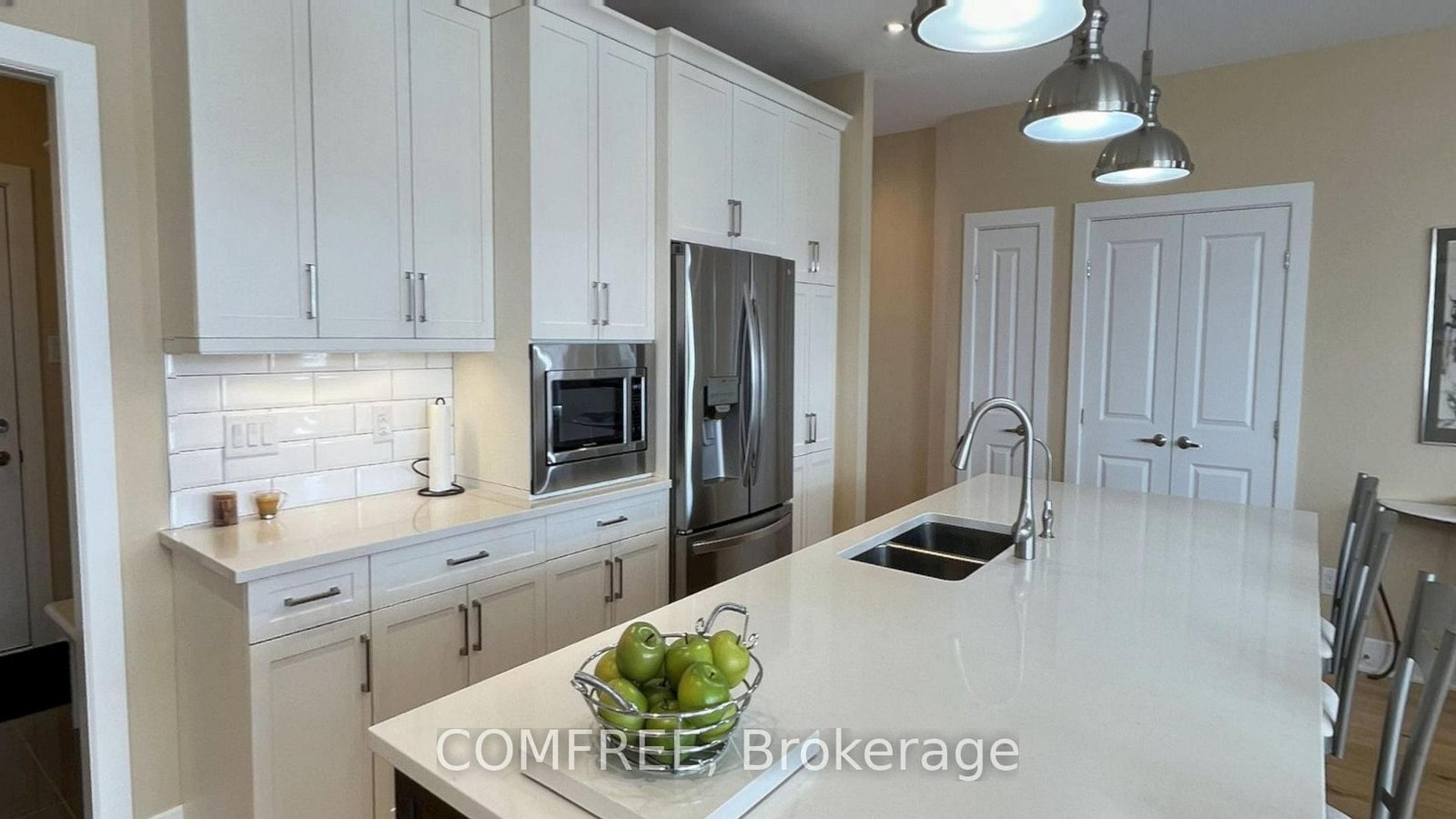 Listing Image 11
