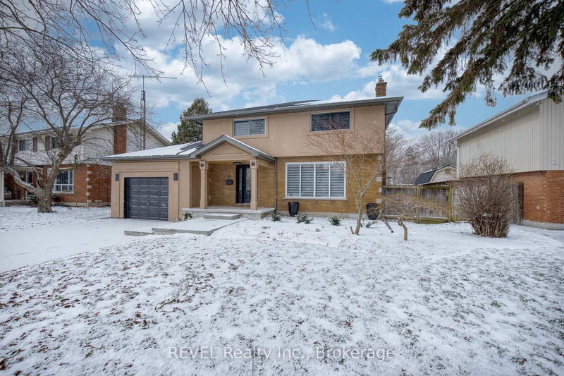 19 Claremount Circ N, Welland, L3C 2P4 | Image 3