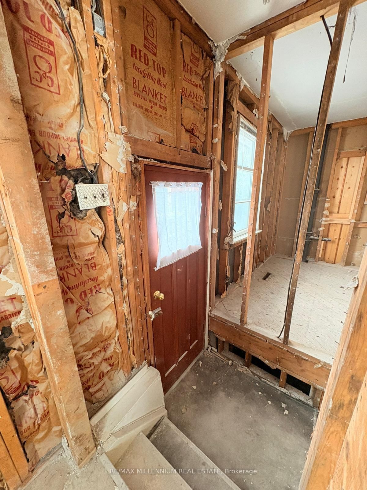 Listing Image 8