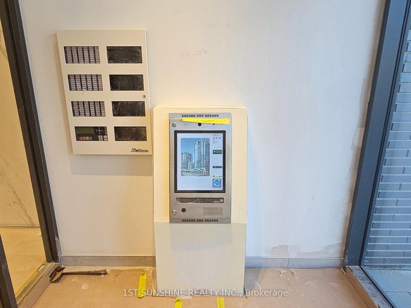 701 - 415 Main St W, Hamilton, L8P 0C9 | Image 3