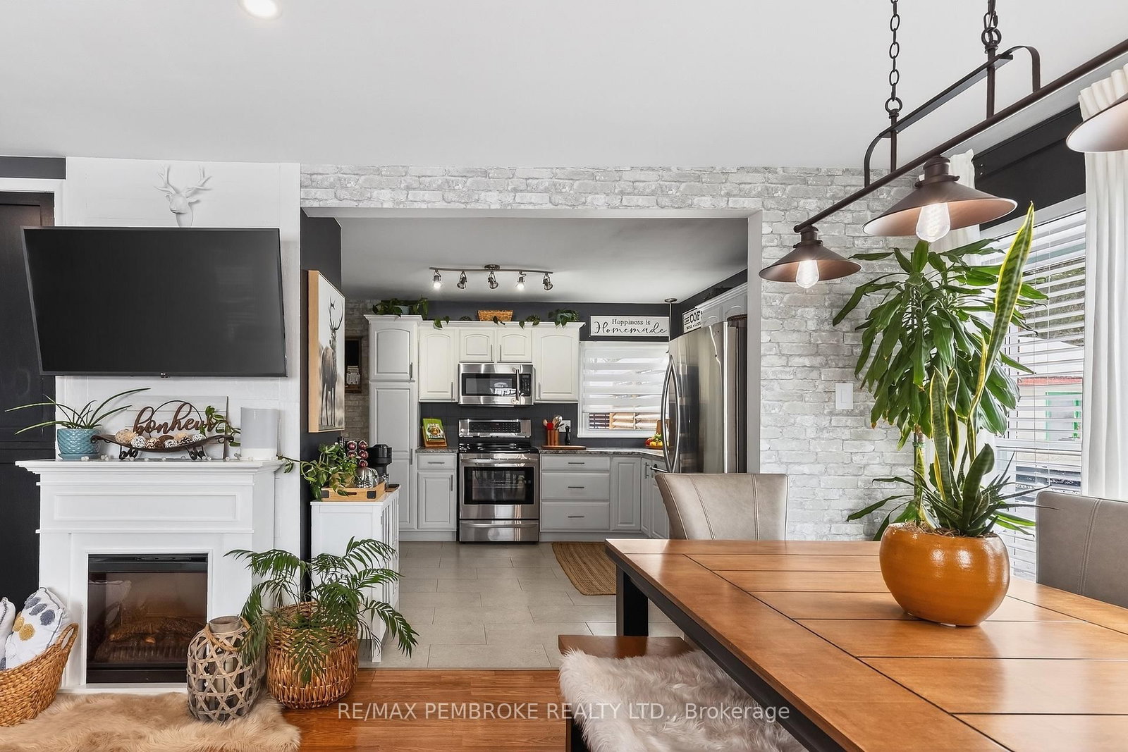 Listing Image 11