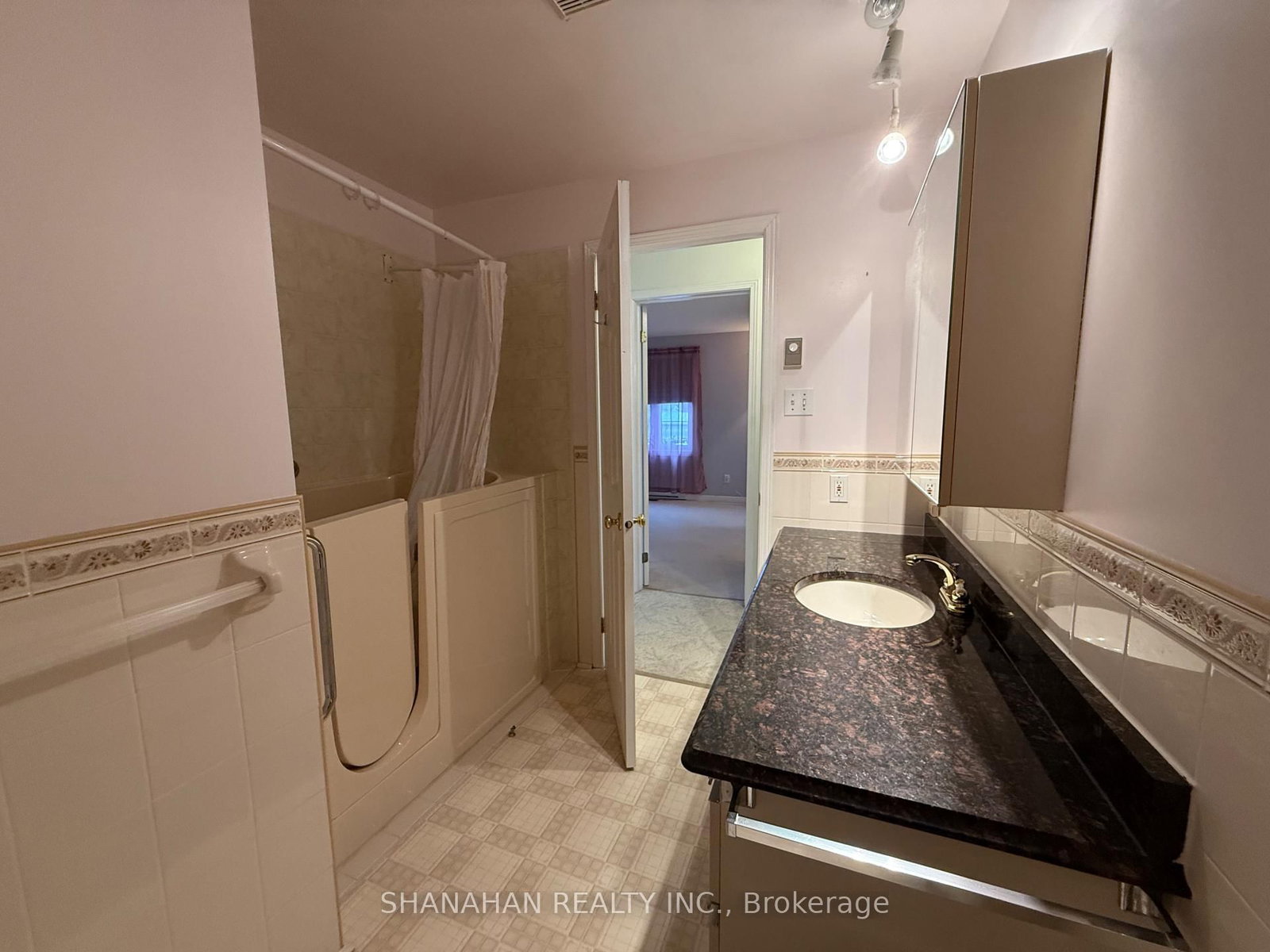 Semi-Detached House for sale at 11-2 Stewart Street, Strathroy-Caradoc, Ontario, N7G 1A1 - SE - MLS: X12901952