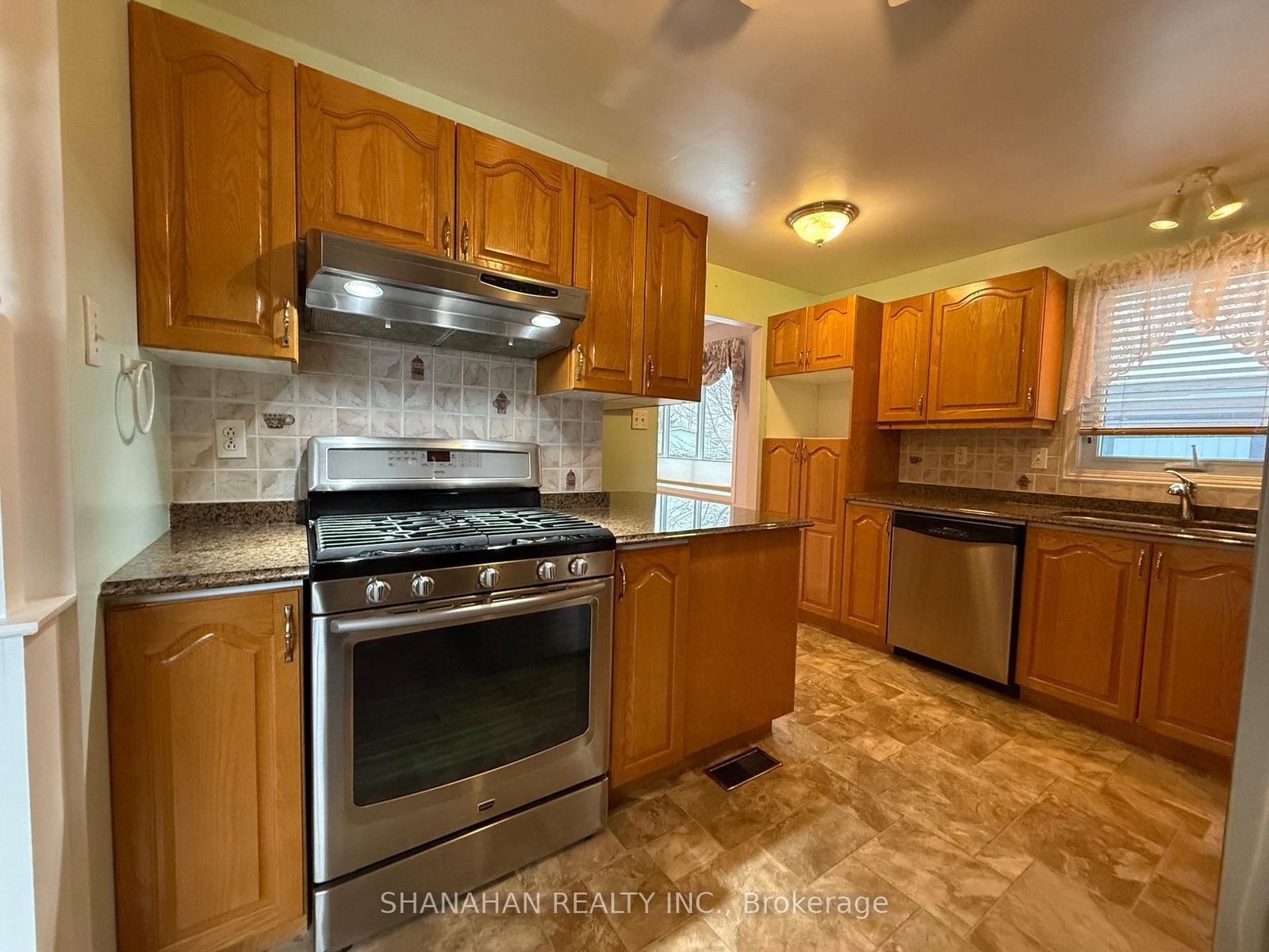 Semi-Detached House for sale at 11-2 Stewart Street, Strathroy-Caradoc, Ontario, N7G 1A1 - SE - MLS: X12901952