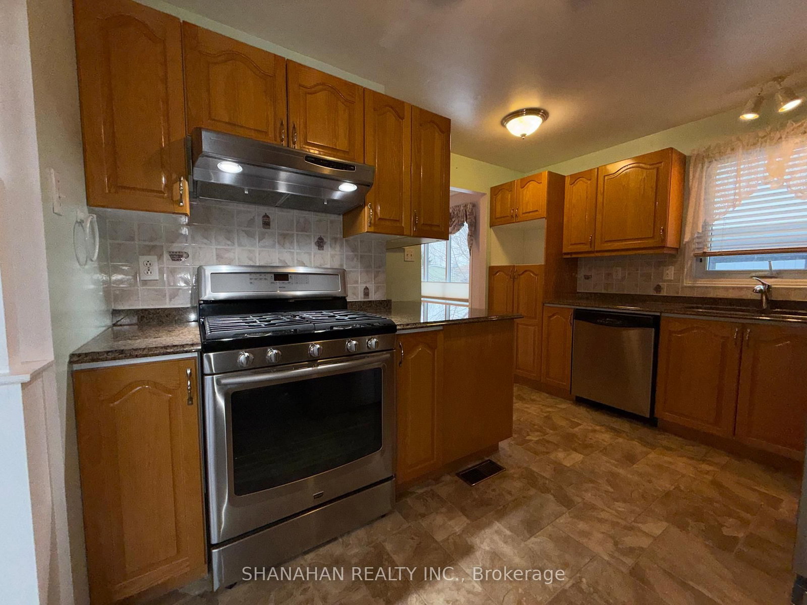 Semi-Detached House for sale at 11-2 Stewart Street, Strathroy-Caradoc, Ontario, N7G 1A1 - SE - MLS: X12901952