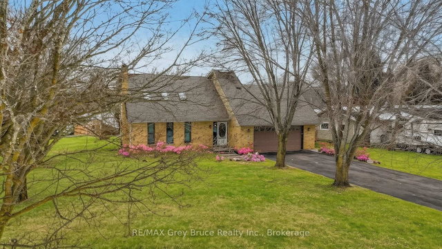 102 Mary Avenue W