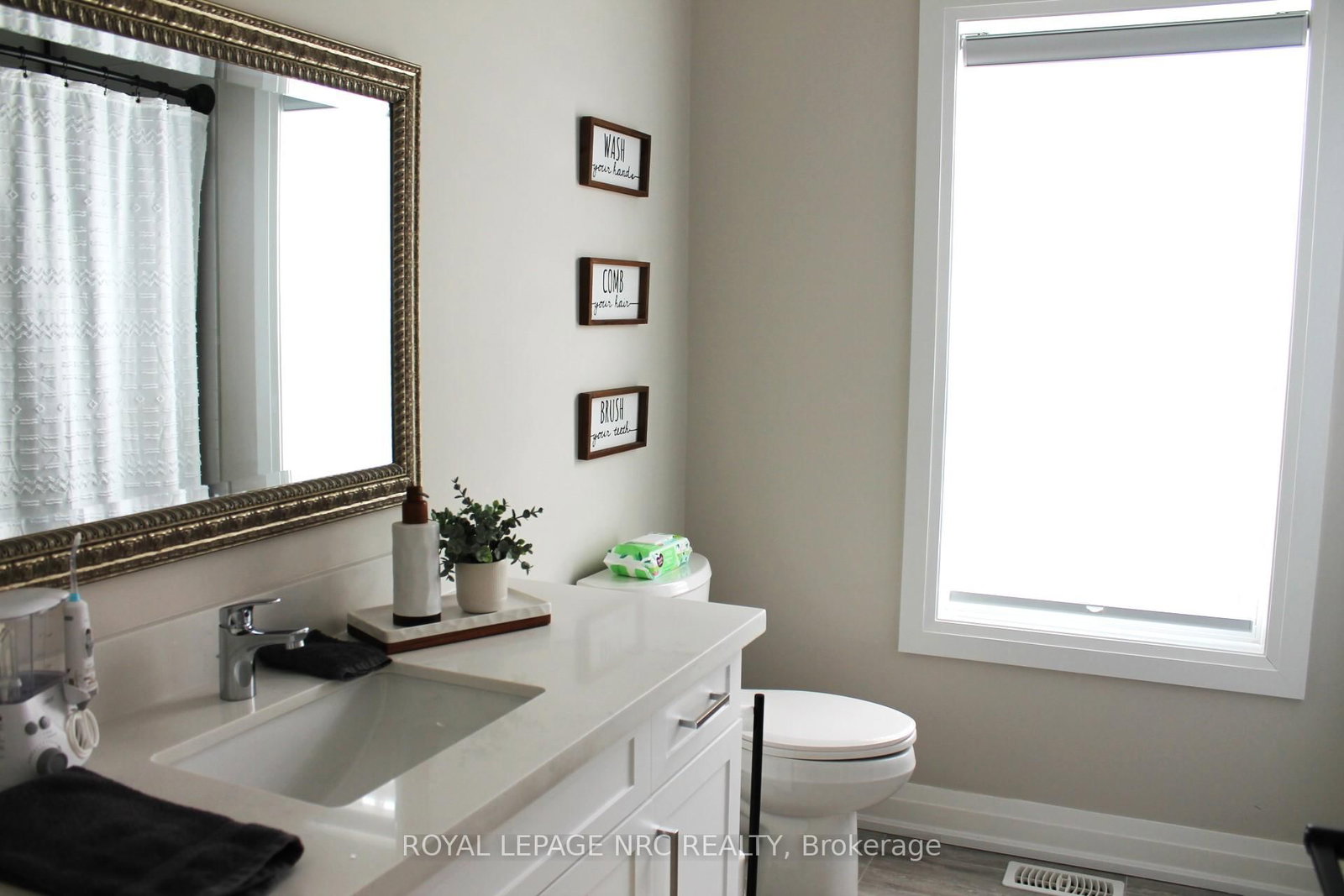 Detached House for sale at 19 Cambridge Road, Fort Erie, Ontario, L0S 1B0 - Crystal Beach - MLS: X12902318