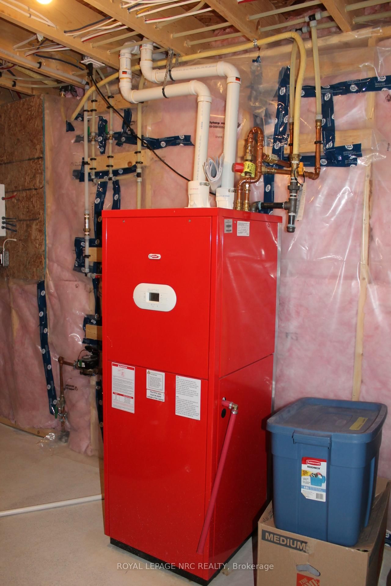 Detached House for sale at 19 Cambridge Road, Fort Erie, Ontario, L0S 1B0 - Crystal Beach - MLS: X12902318