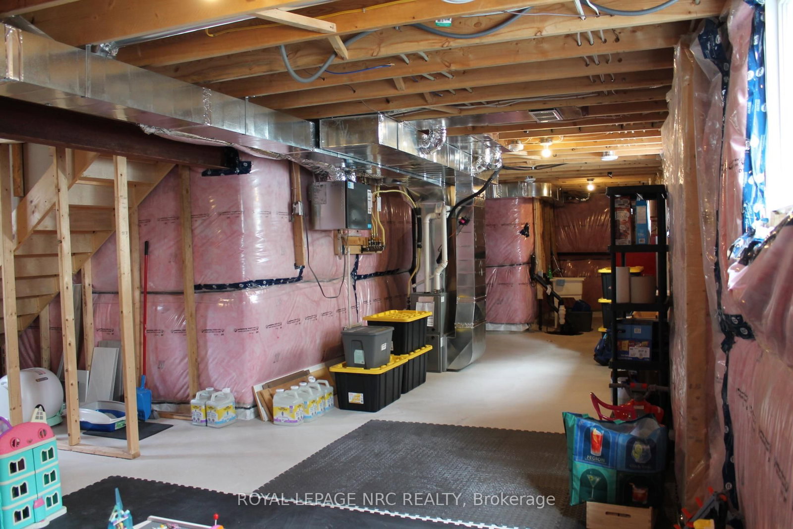 Detached House for sale at 19 Cambridge Road, Fort Erie, Ontario, L0S 1B0 - Crystal Beach - MLS: X12902318