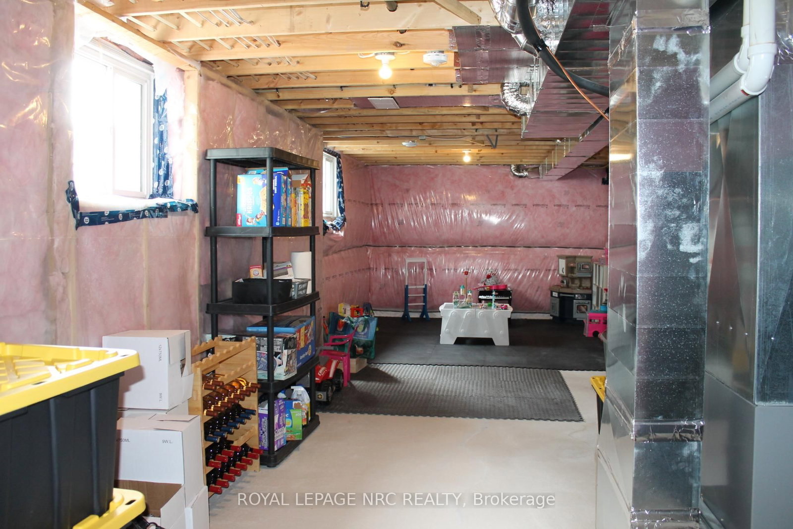 Detached House for sale at 19 Cambridge Road, Fort Erie, Ontario, L0S 1B0 - Crystal Beach - MLS: X12902318