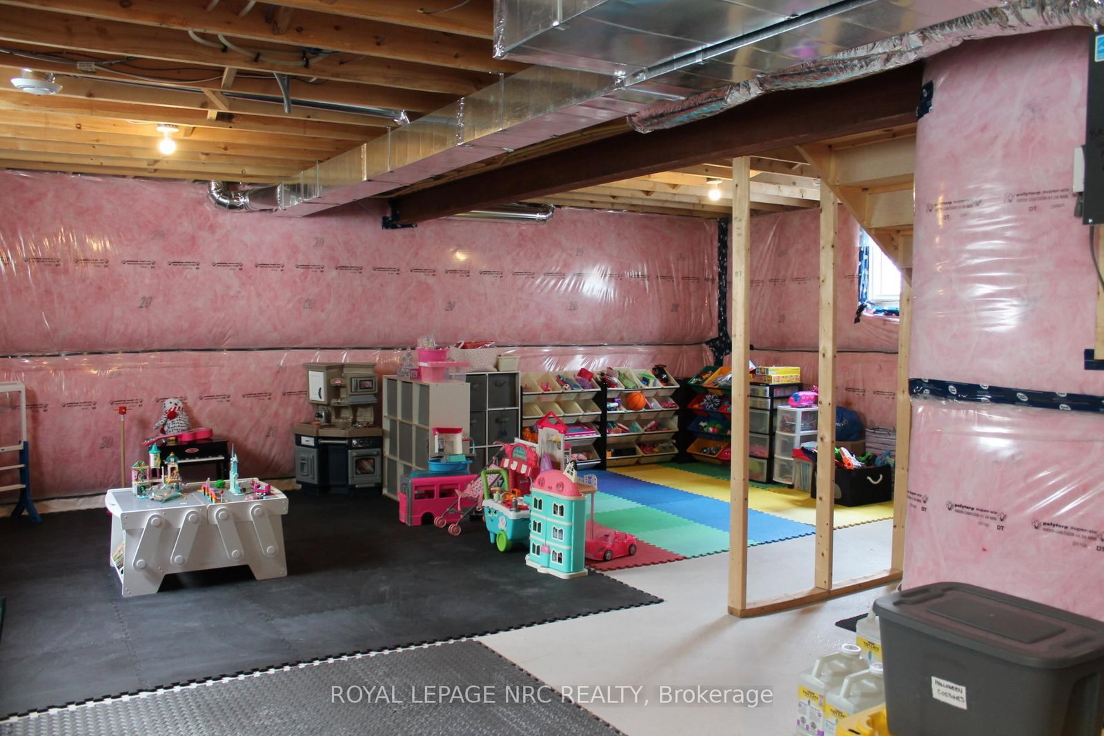 Detached House for sale at 19 Cambridge Road, Fort Erie, Ontario, L0S 1B0 - Crystal Beach - MLS: X12902318