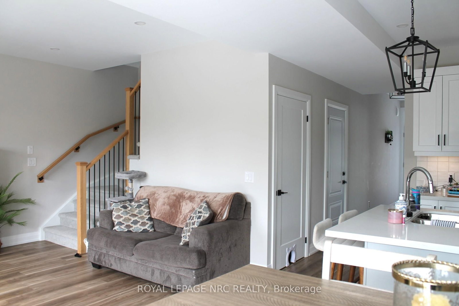 Detached House for sale at 19 Cambridge Road, Fort Erie, Ontario, L0S 1B0 - Crystal Beach - MLS: X12902318