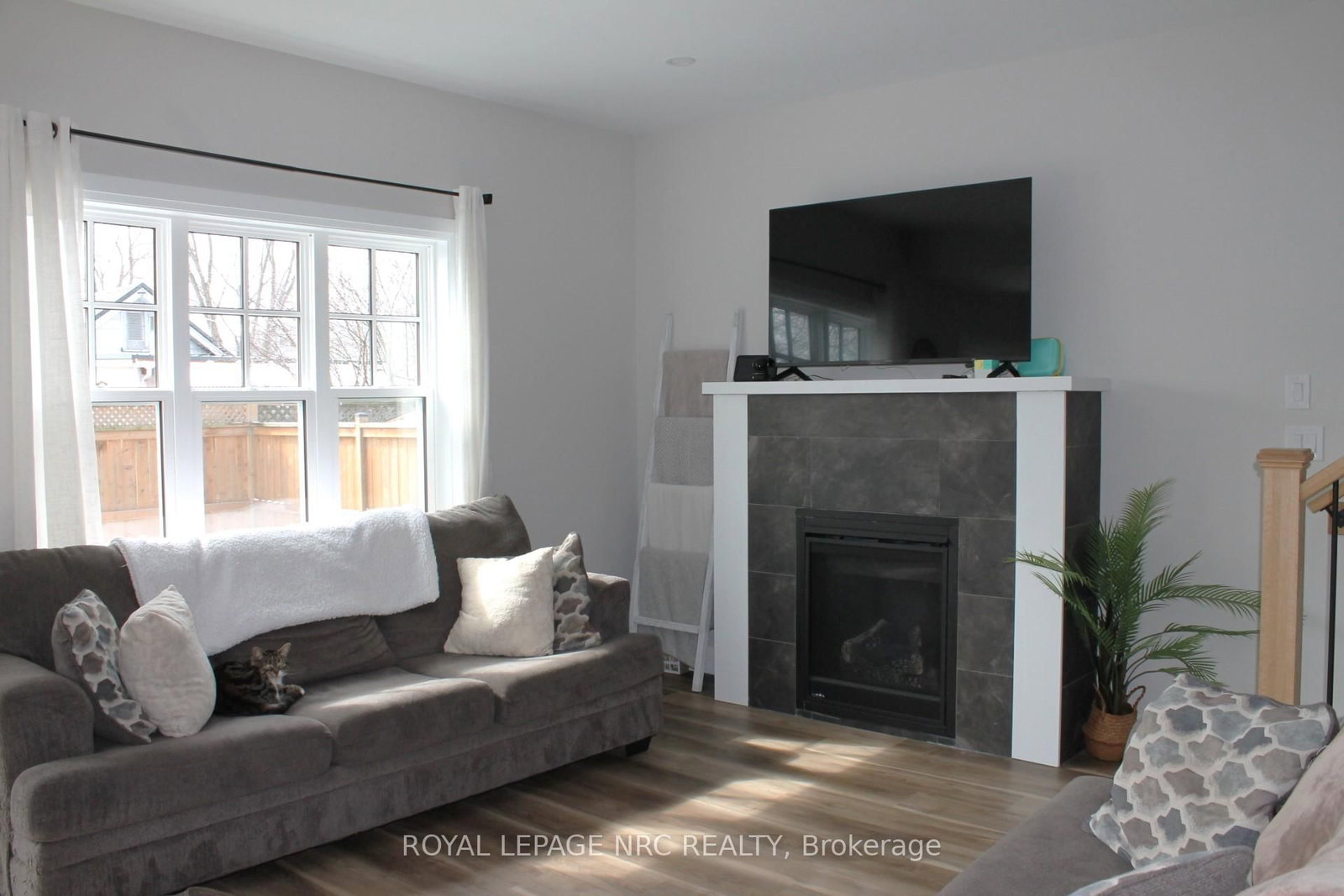 Detached House for sale at 19 Cambridge Road, Fort Erie, Ontario, L0S 1B0 - Crystal Beach - MLS: X12902318