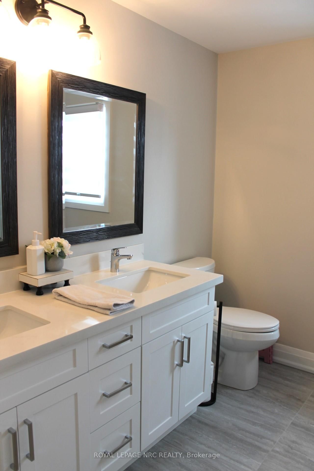 Detached House for sale at 19 Cambridge Road, Fort Erie, Ontario, L0S 1B0 - Crystal Beach - MLS: X12902318