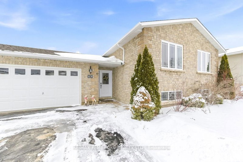 17 Greenvale Cres, Petawawa, K8H 3S2 | Image 2