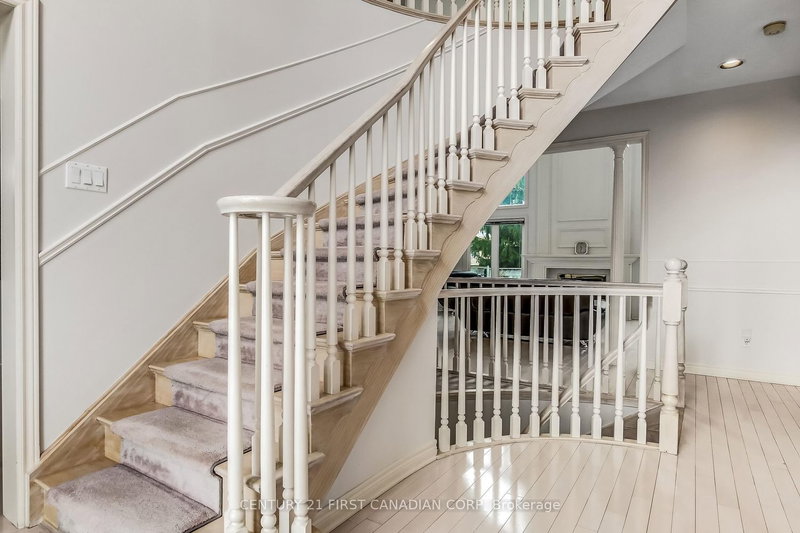 442 Ambleside Dr, London North, N6G 4X9 | Image 3