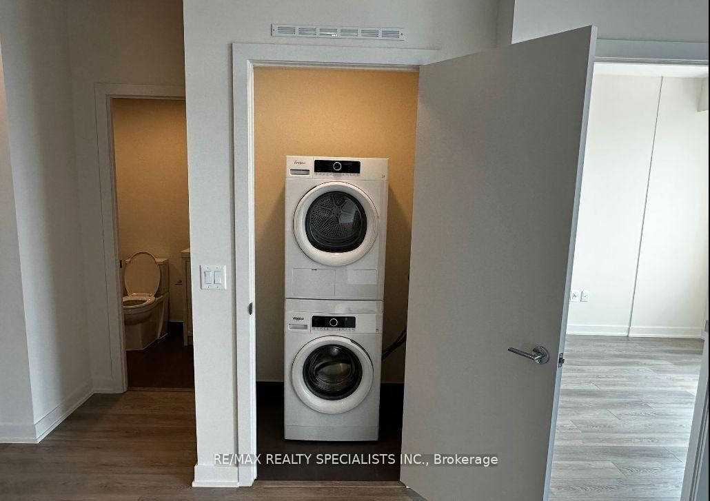 Condo for sale at 1016-212 King William Street, Hamilton, Ontario, L8R 3N9 - Beasley - MLS: X12902872