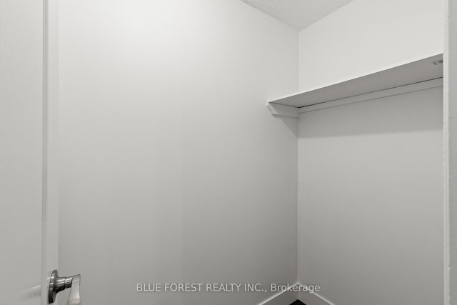 41 - 1096 JALNA Boulevard