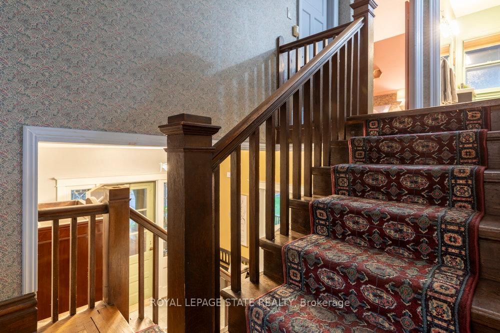 Detached House for sale at 90 Blake Street, Hamilton, Ontario, L8M 2S6 - Blakeley - MLS: X12903118