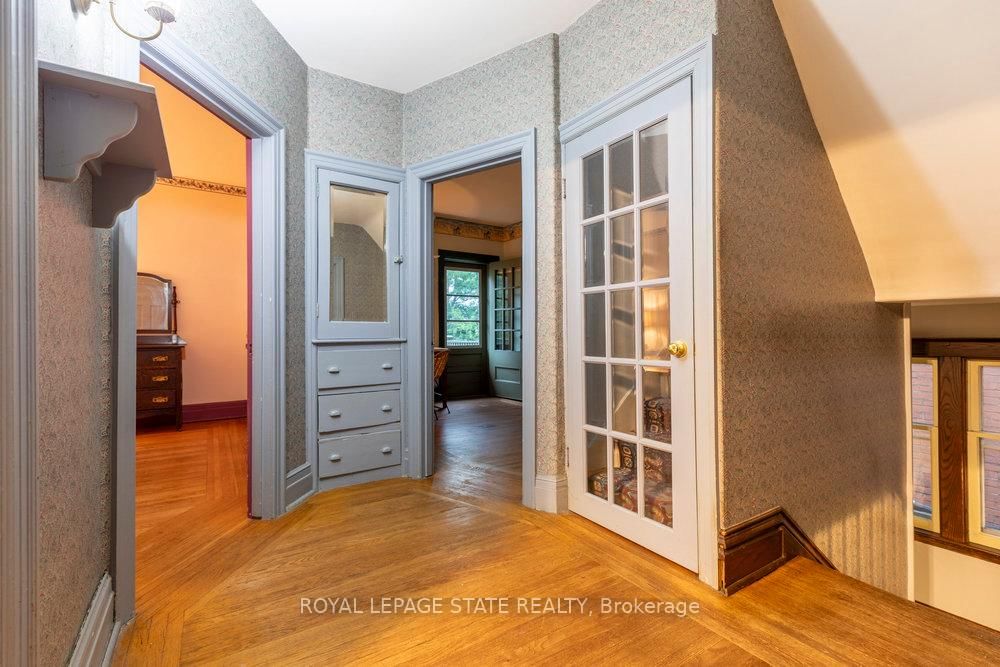 Detached House for sale at 90 Blake Street, Hamilton, Ontario, L8M 2S6 - Blakeley - MLS: X12903118