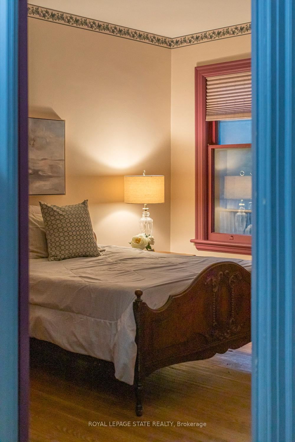 Detached House for sale at 90 Blake Street, Hamilton, Ontario, L8M 2S6 - Blakeley - MLS: X12903118